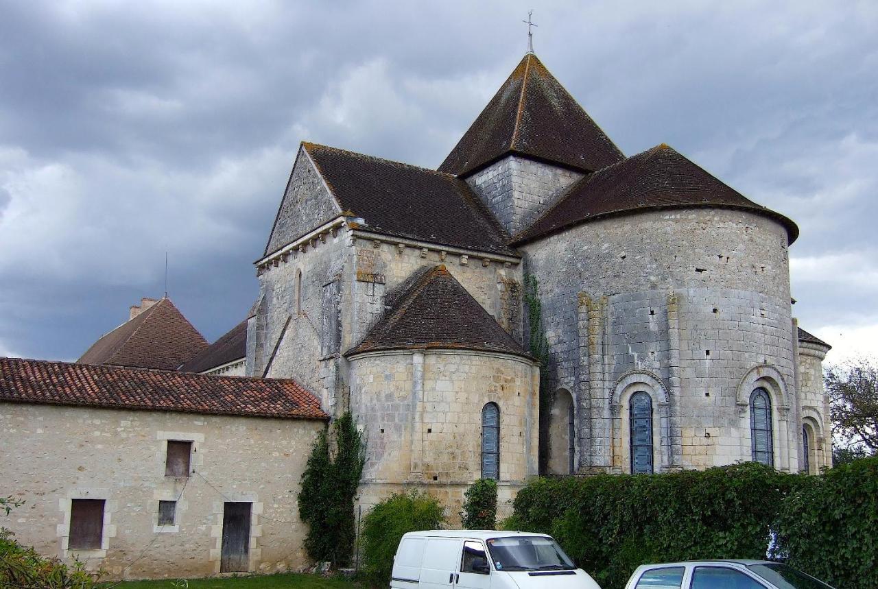 Вілла Gite De Puychevrier Merigny Екстер'єр фото